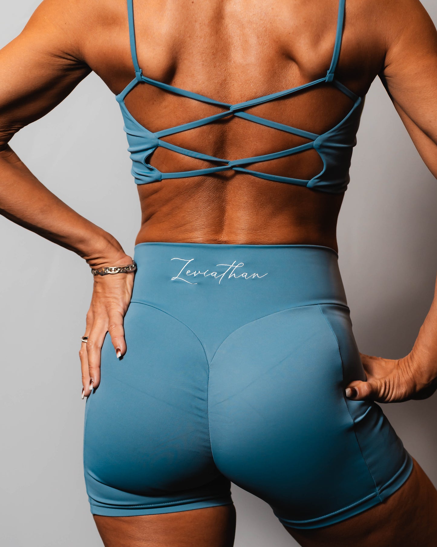 Léviathan | Short athlétique en V | Bleu grisâtre